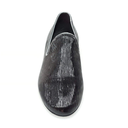 Mocassino da uomo in paglia nera con suola in gomma, calzatura elegante e leggera ideale per l'estate.