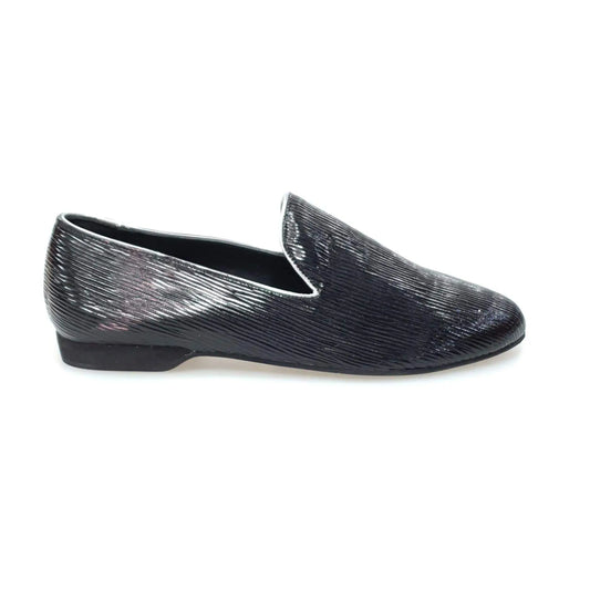 Scarpa mocassino uomo in paglia nera con suola in gomma, elegante e comoda, ideale per look estivi e casual.