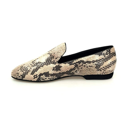 Scarpa mocassino da uomo Wish Dance Shop in pitone beige, elegante e resistente, con dettagli raffinati e suola comoda.