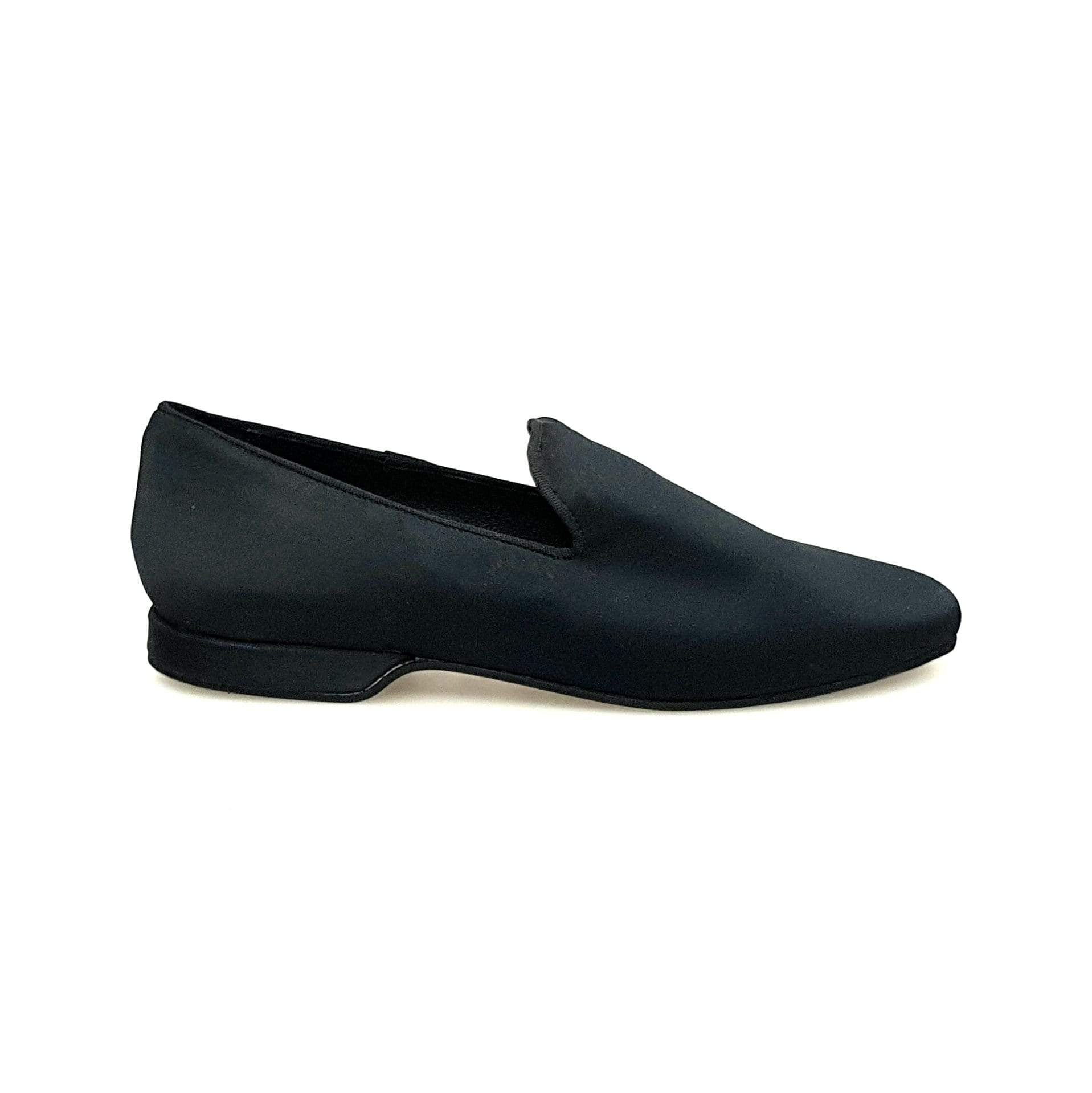 Scarpa da uomo in raso nero Outlet, mocassino elegante con finitura lucida e dettagli raffinati.