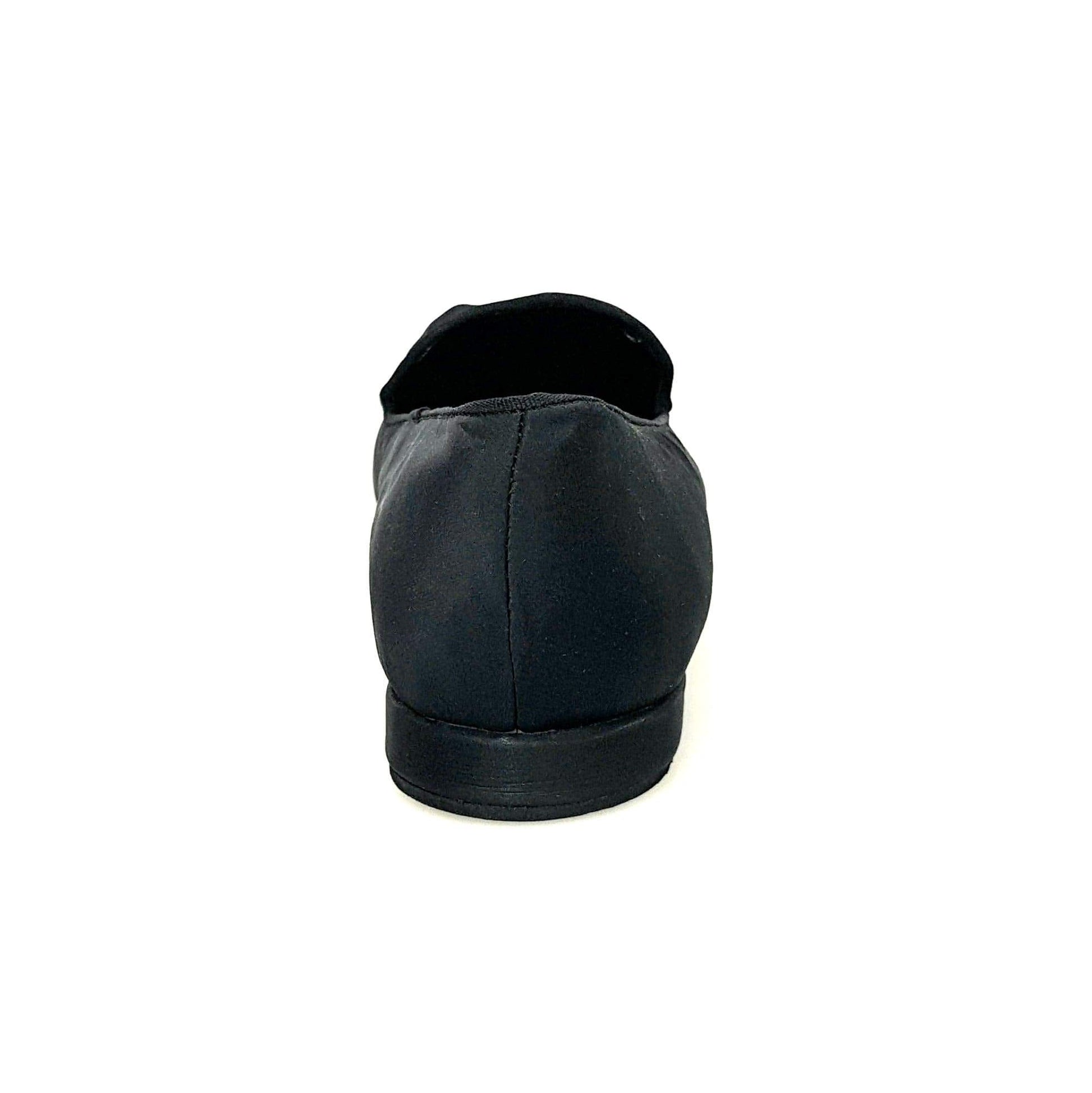 Scarpa da uomo in raso nero Outlet, mocassino elegante con suola in gomma, ideale per occasioni formali.