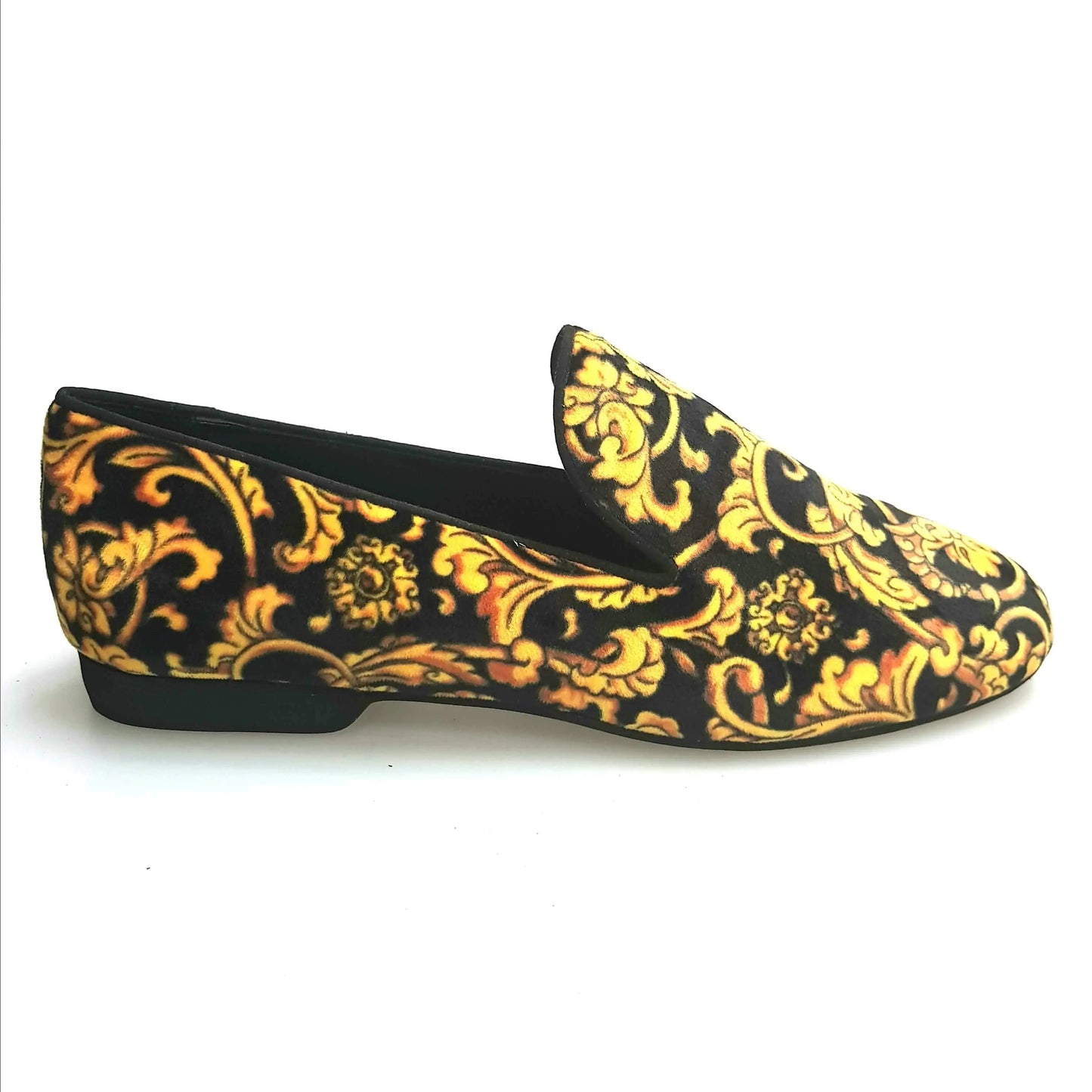 Scarpa mocassino da uomo Serse 800 in velluto Tudor nero, con dettagli lavorati, suola in gomma, stile elegante e classico.
