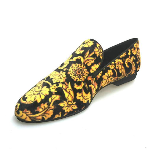 Mocassino da uomo Serse (800) in velluto Tudor nero, scarpa elegante in stile classico con lavorazione dettagliata.