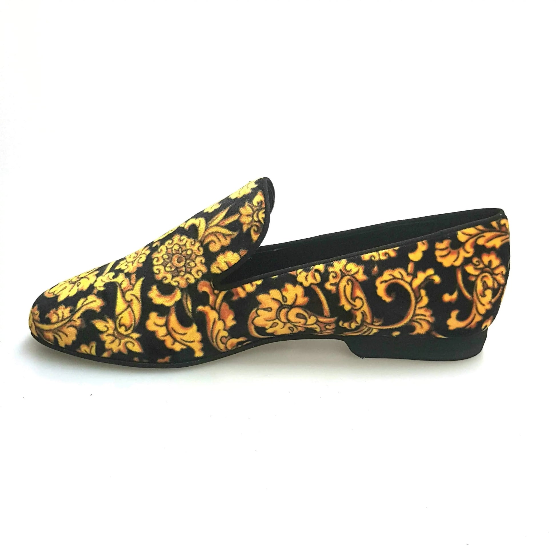 Scarpa mocassino da uomo in velluto Tudor nero Wish Dance Shop, stile elegante e raffinato, con dettagli lavorati.