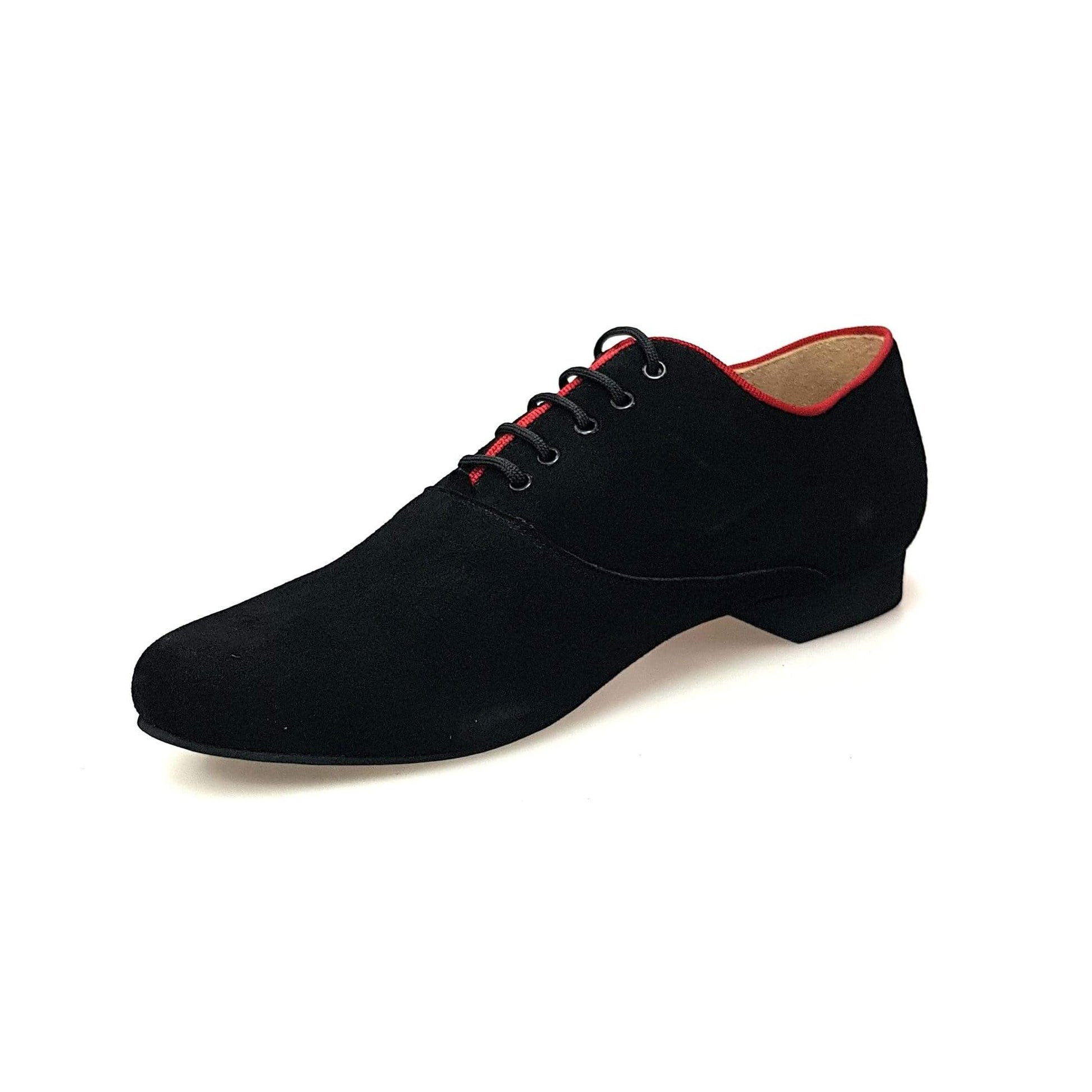 Scarpa da uomo Milano KIZMI Oxford in camoscio nero con profilo rosso e ricamo rosso, forma tonda, stile elegante.