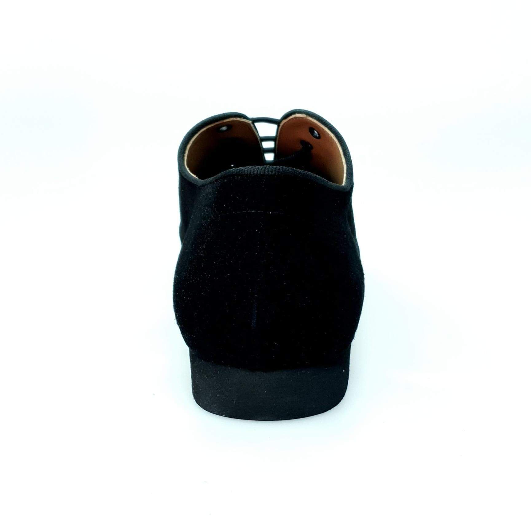 Scarpa stringata da uomo Malaga MS07 in camoscio nero con chiusura Oxford e forma tonda, marca Wish Dance Shop.