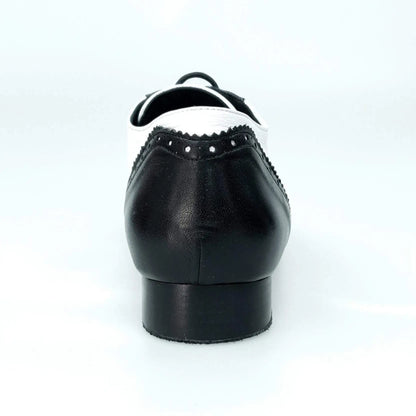 Scarpa stringata Adone MS14 Wish Dance Shop in pelle nera e bianca, stile Oxford Brogue, forma tonda.