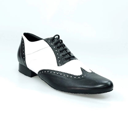 Scarpa Oxford Brogue Adone MS14 in pelle nera e bianca con forma tonda, stile stringata coda di rondine, marca Wish Dance Shop
