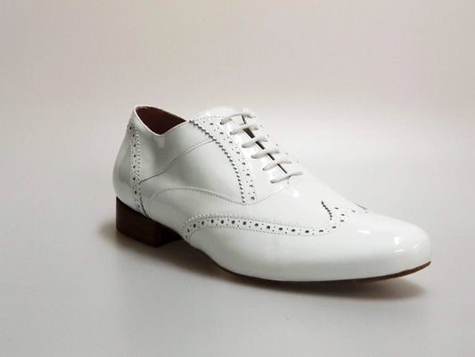 Scarpa stringata coda di rondine Wish Dance Shop MS14 Oxford Brogue in vernice bianca, forma tonda, elegante e lucida.