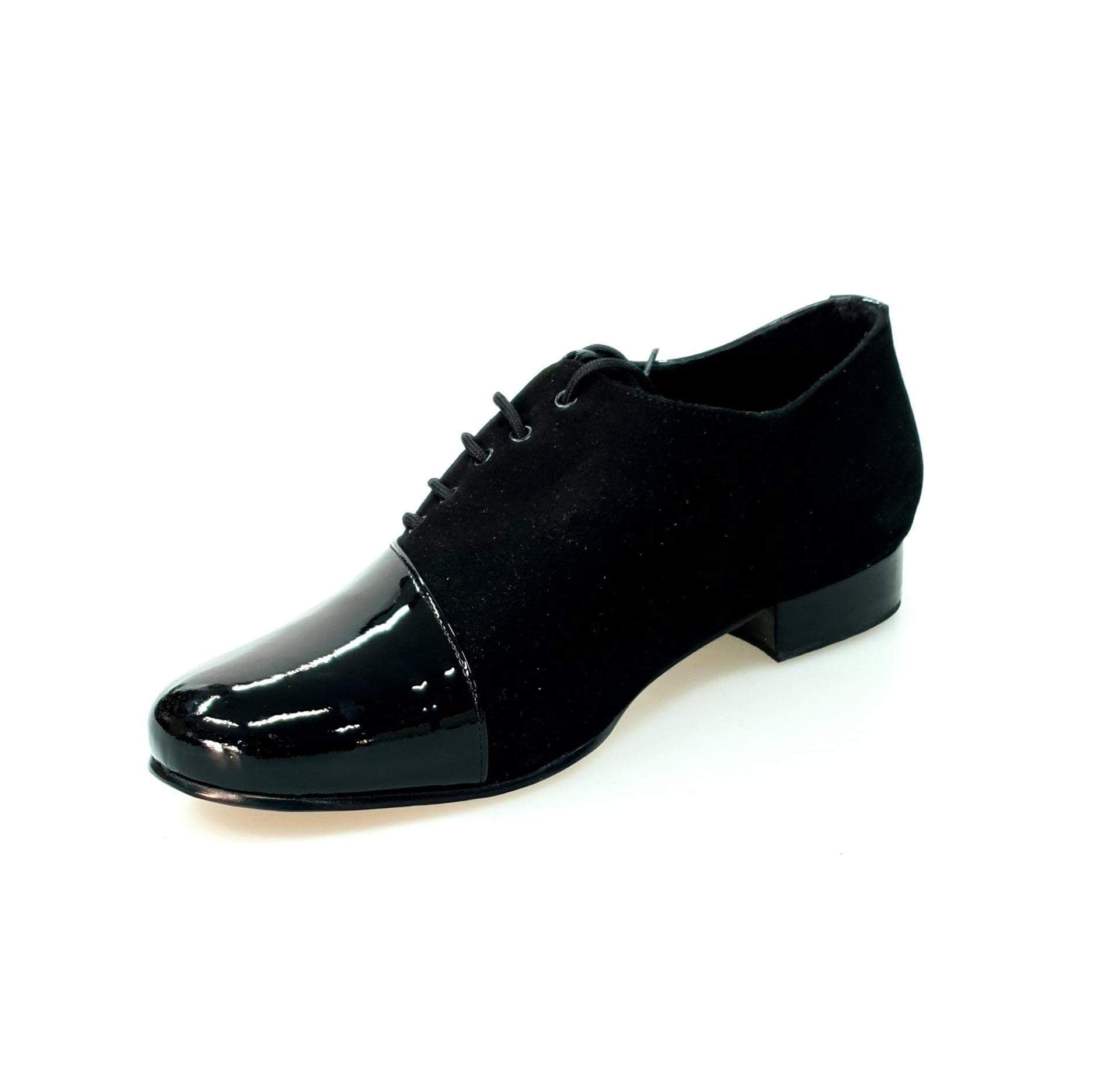 Scarpa stringata uomo Franco MS19 in vernice nera e camoscio nero, forma tonda, elegante e versatile.