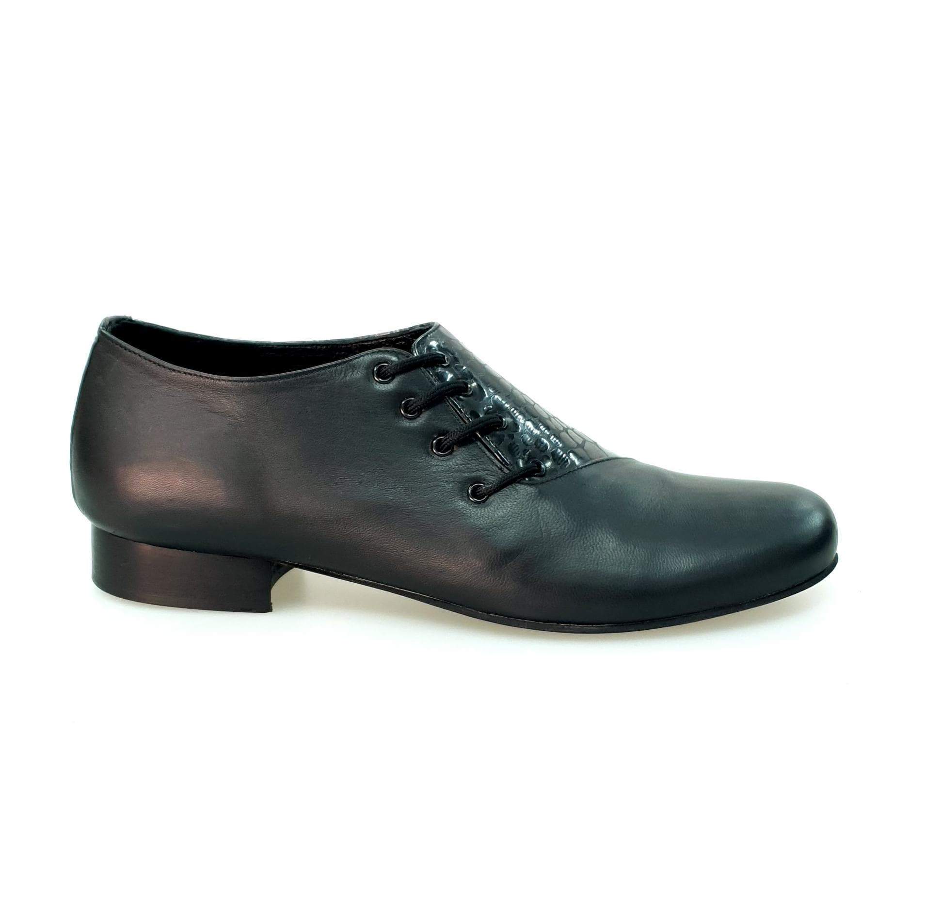 Scarpa da uomo Franco MS19 in pelle nera e cocco nero, con forma tonda e lacci, elegante e classica.
