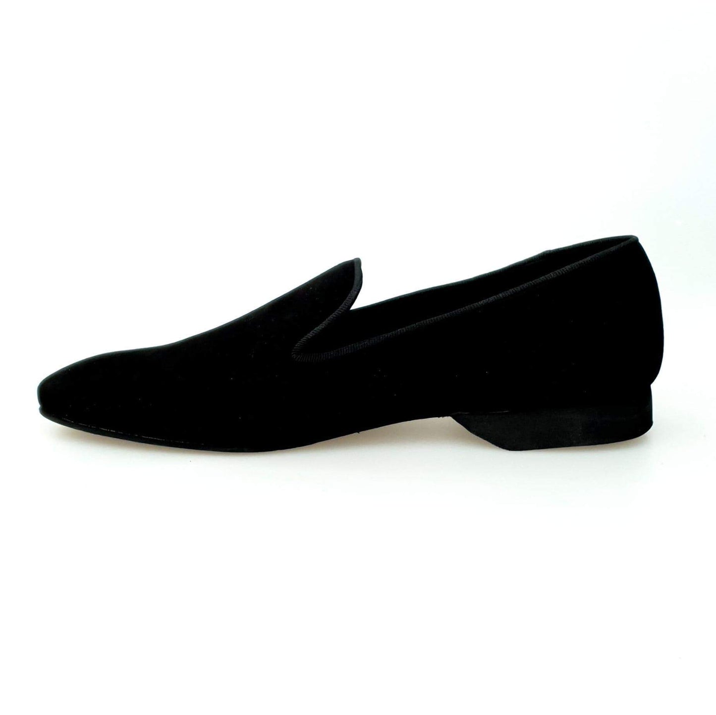 Scarpa mocassino uomo Boris MS20 in camoscio nero con punta lunga e fodera in pelle, stile elegante e sofisticato.