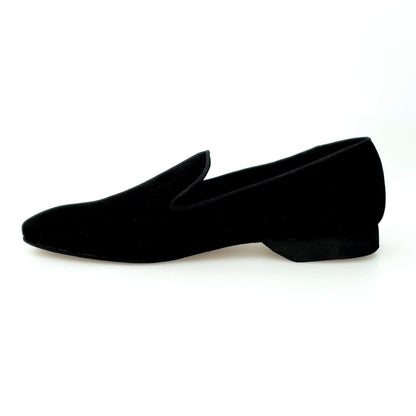 Scarpa mocassino uomo Boris MS20 in camoscio nero con punta lunga e fodera in pelle, stile elegante e sofisticato.