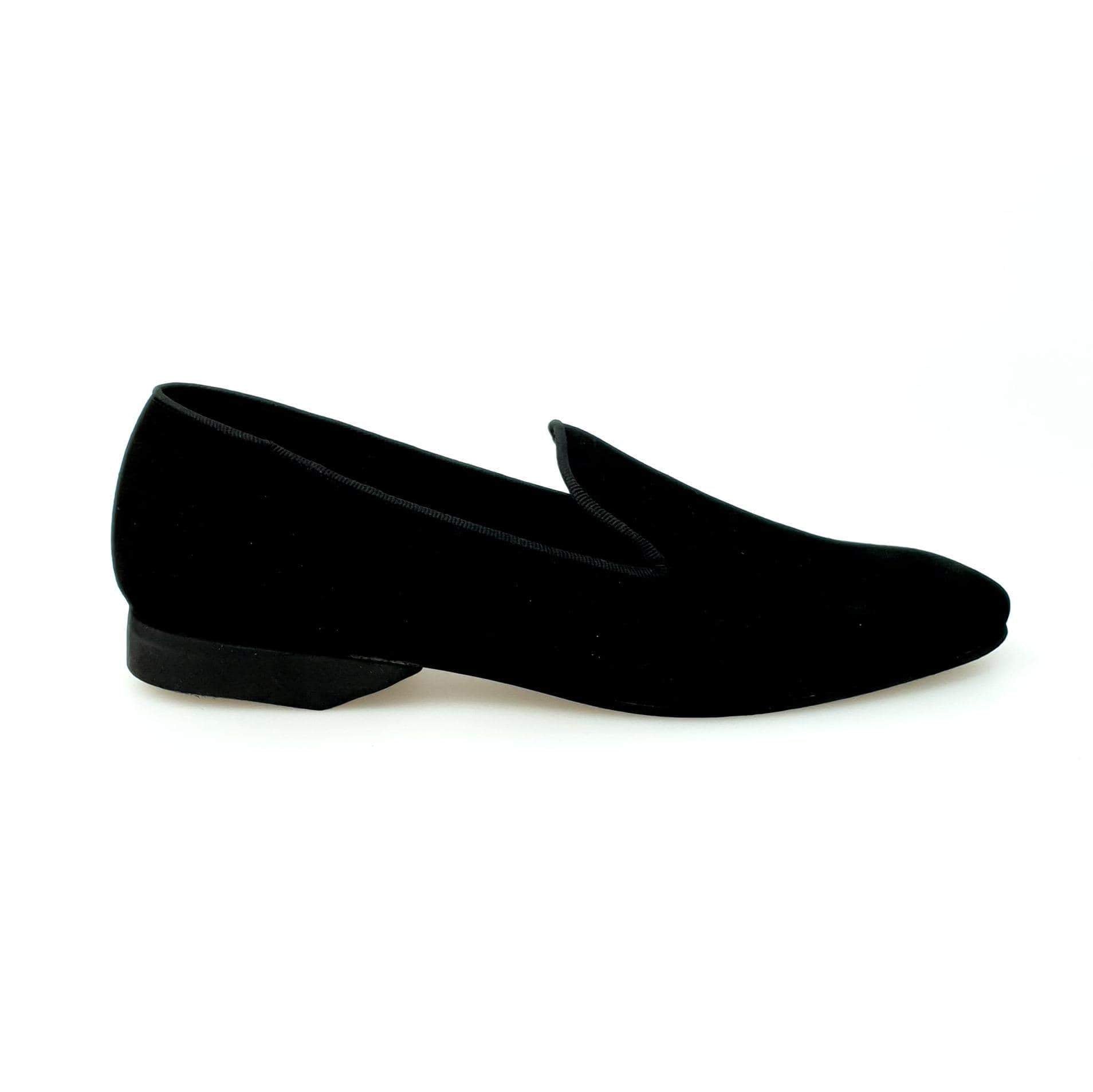 Scarpa mocassino da uomo Boris MS20 in camoscio nero con punta lunga e fodera in pelle, stile elegante e moderno