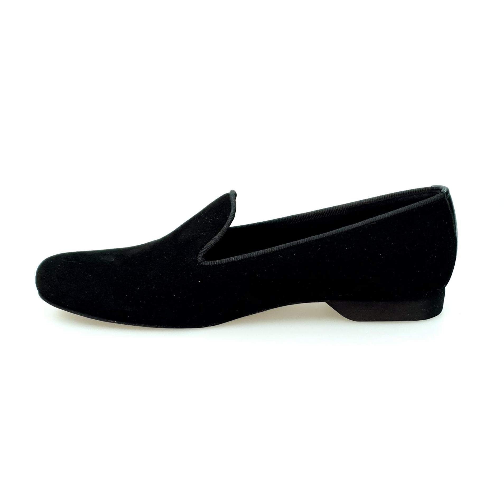 Mocassino da uomo Boris MS20 in camoscio nero con punta tonda, scarpa elegante e comoda in stile classico.