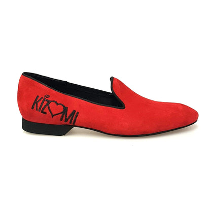 Mocassino da uomo Barone Rosso MS20 in camoscio rosso con dettagli neri e ricamo, forma lunga, marca KIZMI.
