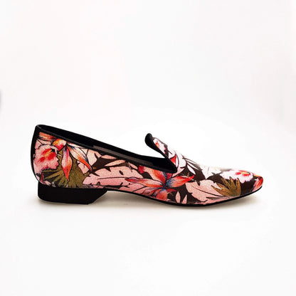 Scarpa da uomo Pasiòn MS20 in metalak tridimensionale con dettagli fucsia, oro e bordo nero, forma lunga, desiderio di stile elegante