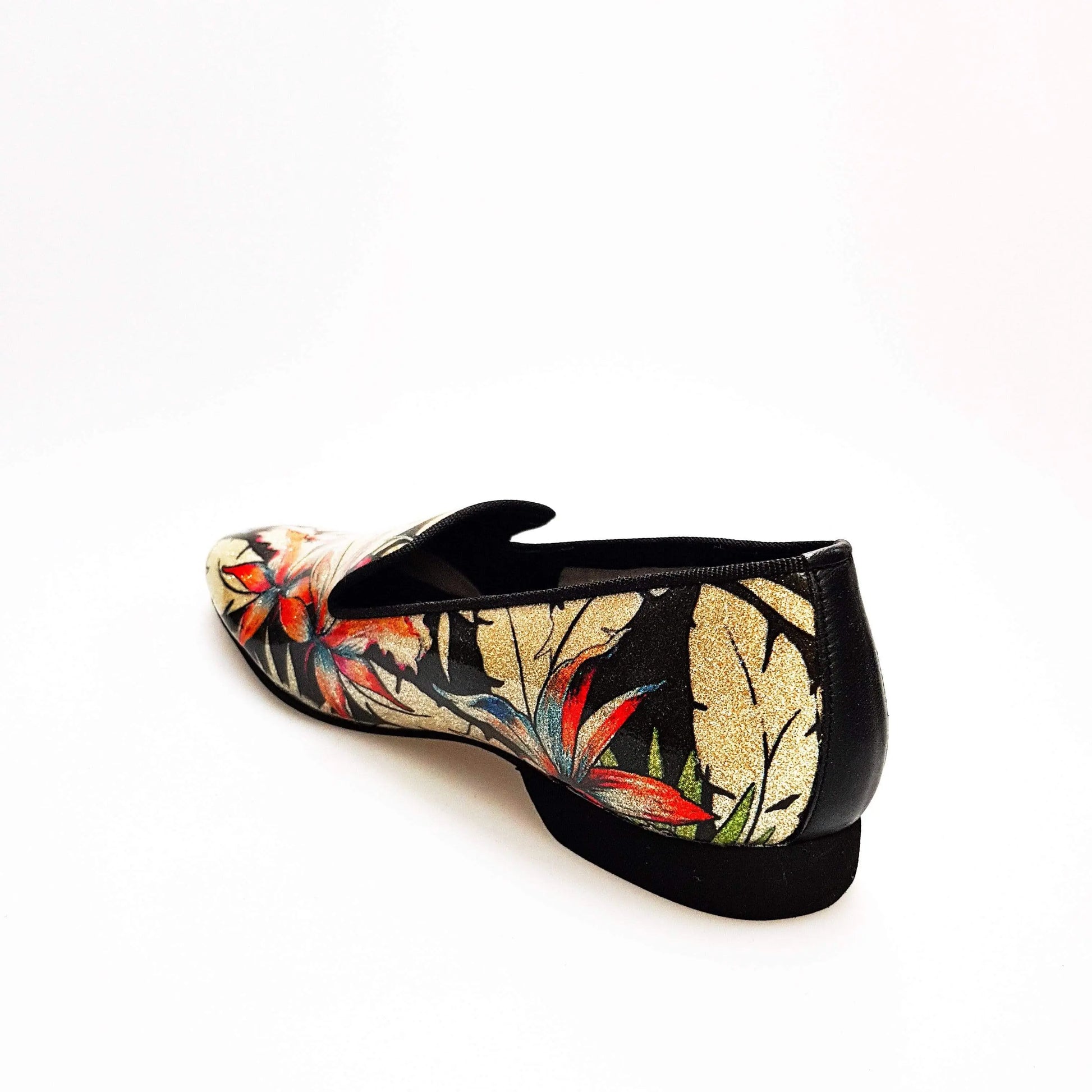 Mocassino uomo Pasiòn MS20 Wish Dance in metalak tridimensionale Fleur Oro con profilo Nero, forma lunga elegante.
