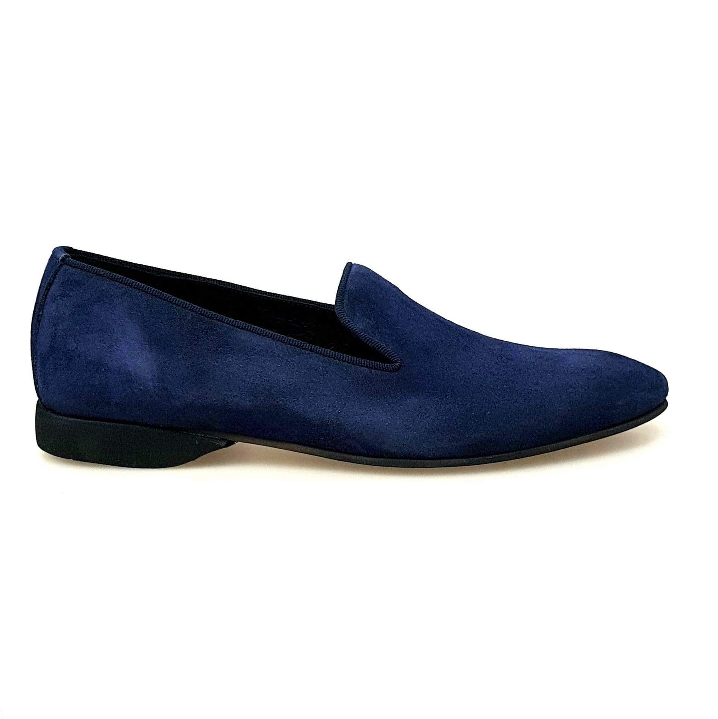 Mocassino da uomo Boris MS20 in camoscio blu notte, forma lunga, scarpa elegante e confortevole.