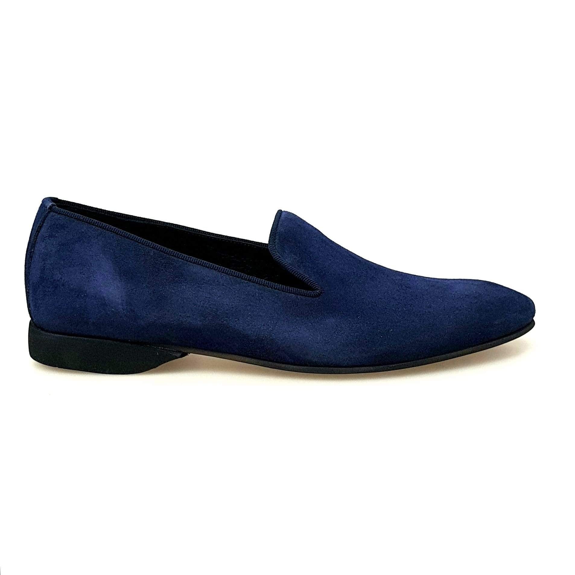 Mocassino da uomo Boris MS20 in camoscio blu notte, forma lunga, scarpa elegante e confortevole.
