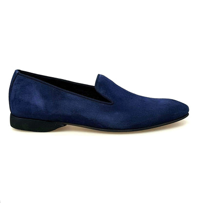 Mocassino da uomo Boris MS20 in camoscio blu notte, forma lunga, scarpa elegante e confortevole.