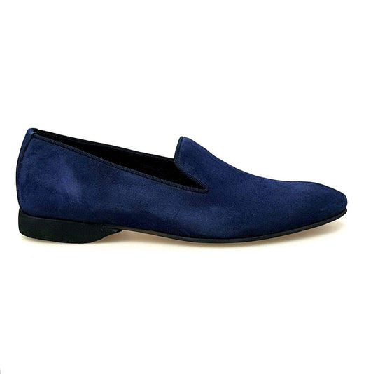 Mocassino da uomo Boris MS20 in camoscio blu notte, forma lunga, scarpa elegante e confortevole.