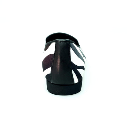 Scarpa da uomo Wish Dance Shop MS20 mocassino in raso seta zebrato con profilo nero e forma lunga.