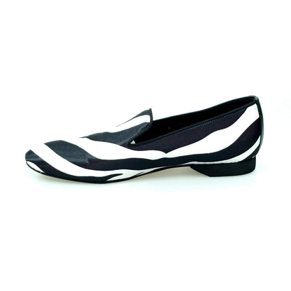 Mocassino da uomo Wish Dance Shop MS20 in raso seta con stampa zebrata, profilo nero e forma lunga, elegante e alla moda