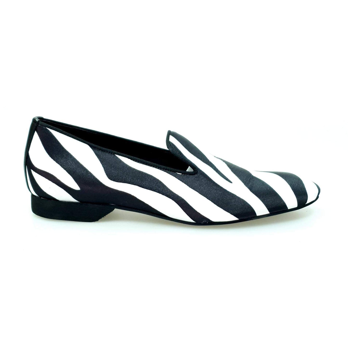 Scarpa da uomo Wish Dance Shop MS20 mocassino in raso seta zebrato con profilo nero e forma lunga, stile elegante e sofisticato