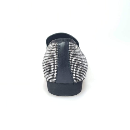 Scarpa da uomo Zeus MS20 in camoscio nero con borchiette silver e disegno pitone, mocassino elegante e lungo.