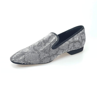 Mocassino da uomo Zeus MS20 in camoscio nero con borchiette silver a motivo pitone, forma lunga, scarpa elegante Wish Dance Shop