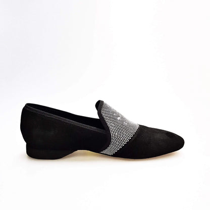 Mocassino uomo in camoscio nero con miniborchie argento lunga, scarpa elegante in stile moccasino Wish Dance Shop.