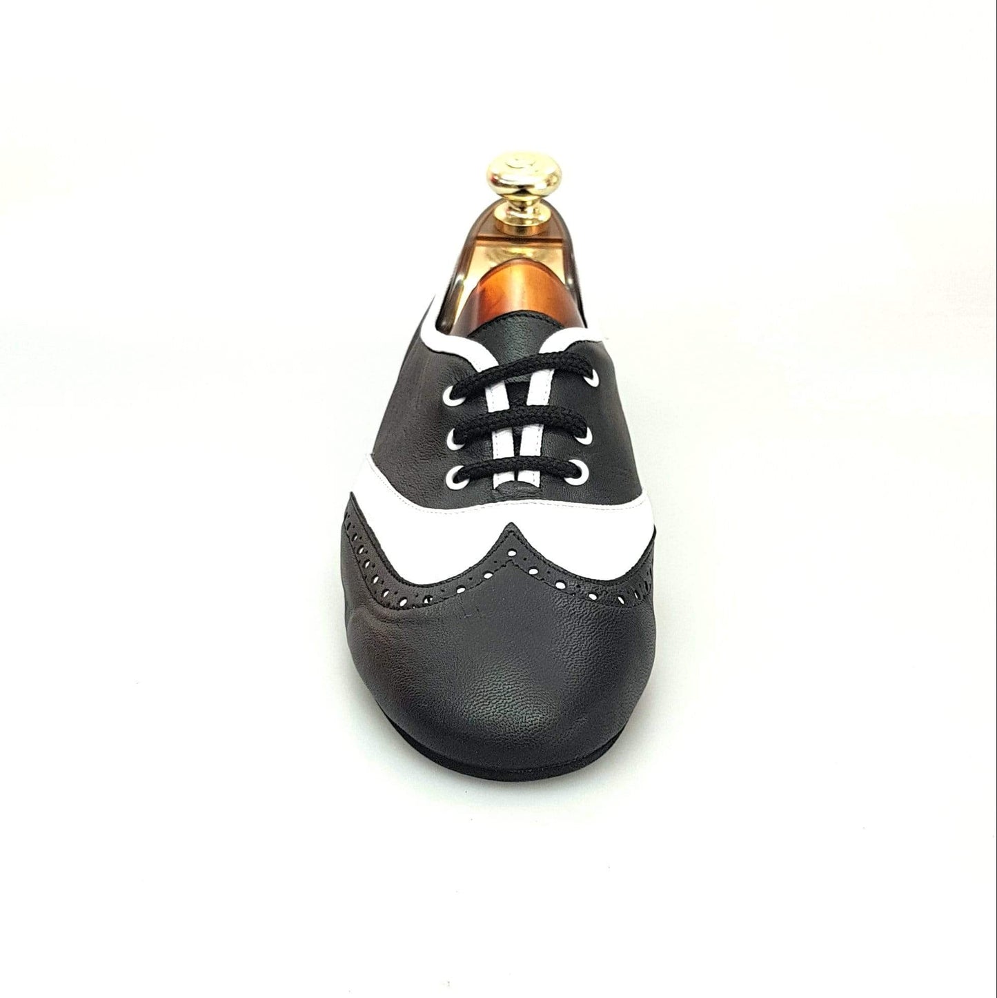 Scarpa jazz Eddy NY08 di Wish Dance Shop in pelle nera con inserto in pelle bianca, comoda e elegante per ballare jazz.