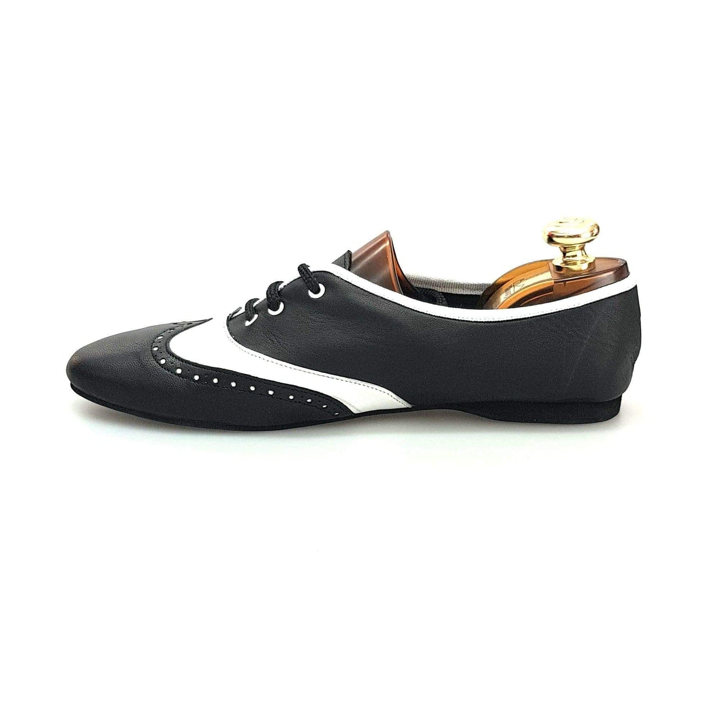 Scarpa jazz Eddy NY08 di Wish Dance Shop in pelle nera con inserto in pelle bianca, comoda e elegante per ballo jazz.