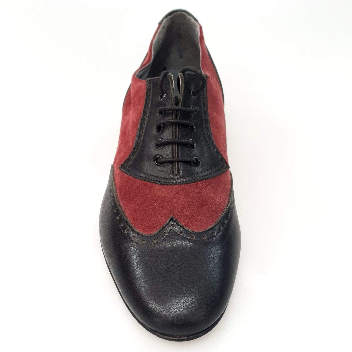 Scarpe Oxford in vitello nero e camoscio bordeaux, stile classico e elegante, con dettagli raffinati.