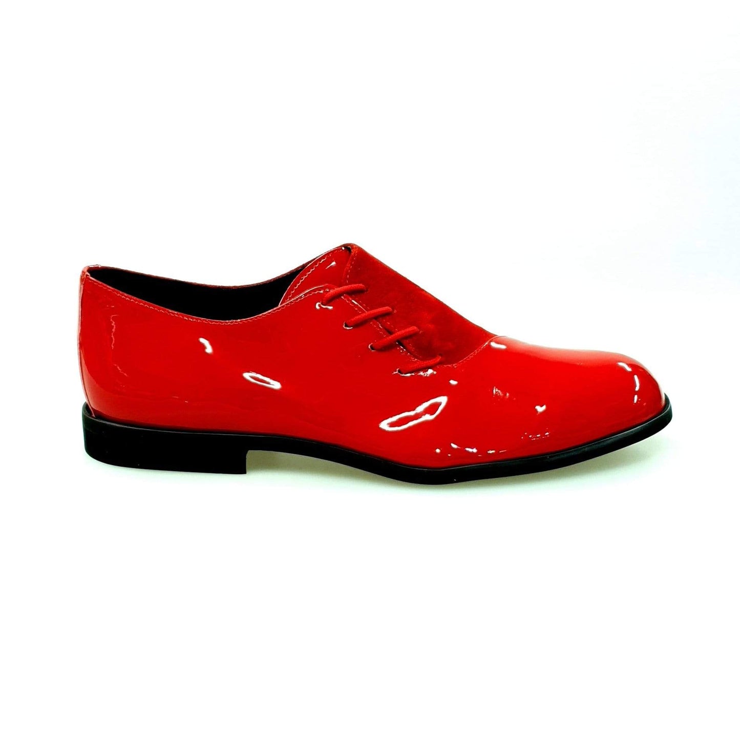 Scarpa da uomo PABLO PJ in vernice rossa e camoscio rosso, con suola in Microlight, dettagli eleganti e stile classico
