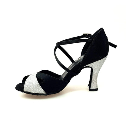 Scarpa da donna Ely QC in raso nero e glitter argento con cinturino incrociato e tacco rocchetto.