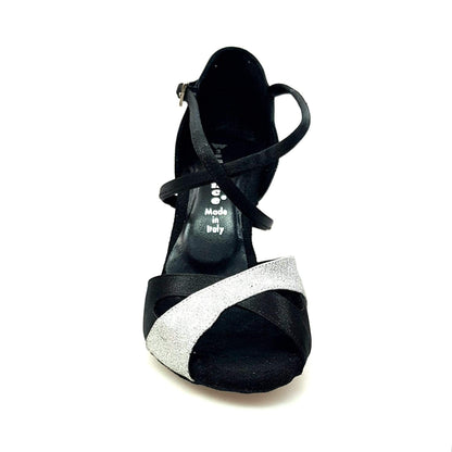 Scarpa da donna Ely QC in raso nero e glitter argento con cinturino incrociato e tacco rocchetto, elegante e brillante.