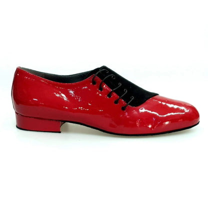 Scarpa da uomo Stardust in camoscio nero e vernice rossa, con design elegante e dettagli di qualità.