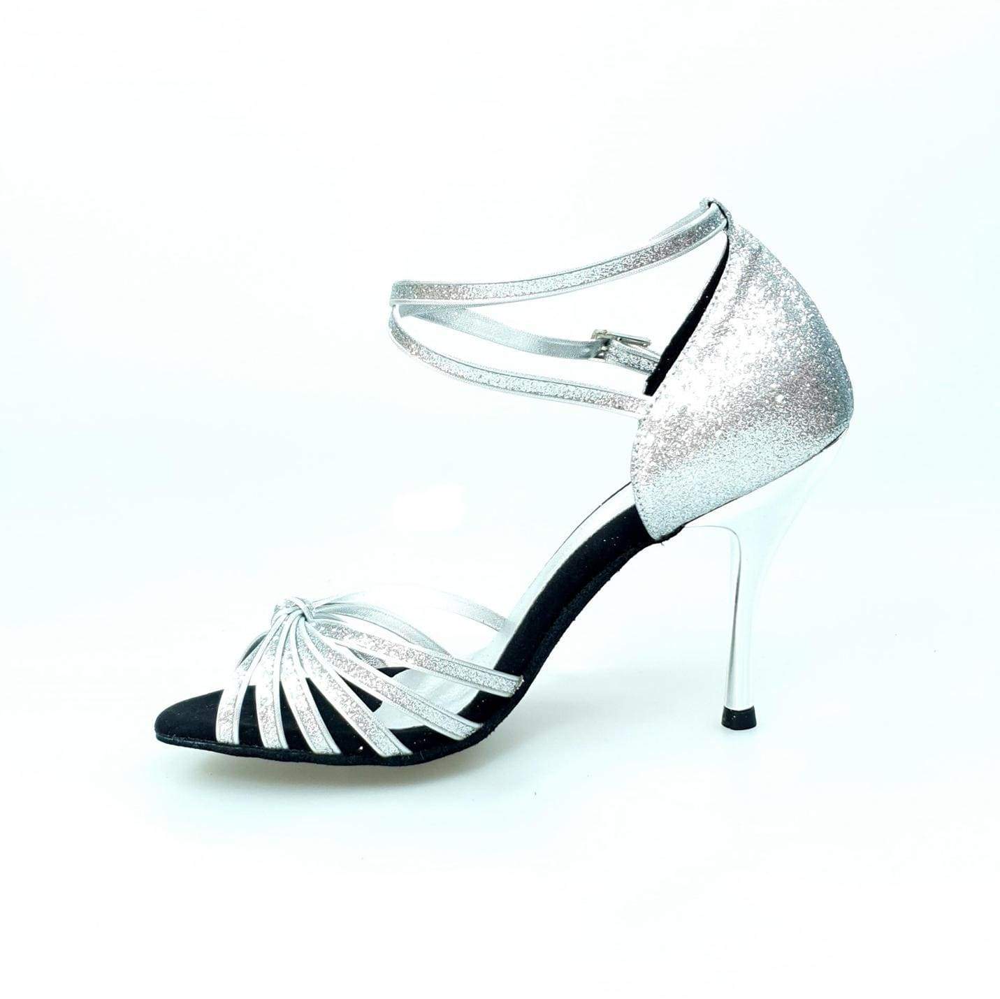 Scarpa da ballo Wishdance Pepa 210/6 in glitter argento con tacco stiletto laminato e fascette per donna.