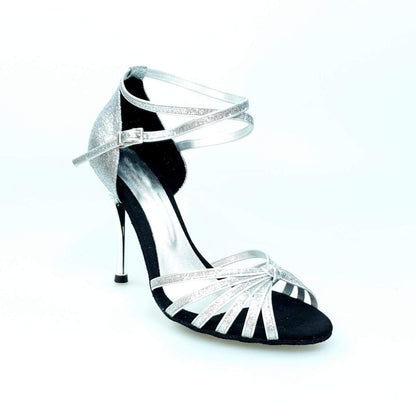 Scarpa da ballo Wishdance Pepa 210/6 in glitter argento con tacco stiletto e fascette laminato argento.