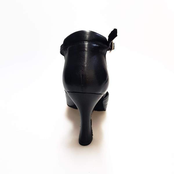 Scarpa da donna Wishdance Cuccarini in vera pelle nera, scarpa semichiusa con dettagli eleganti e comoda calzata.