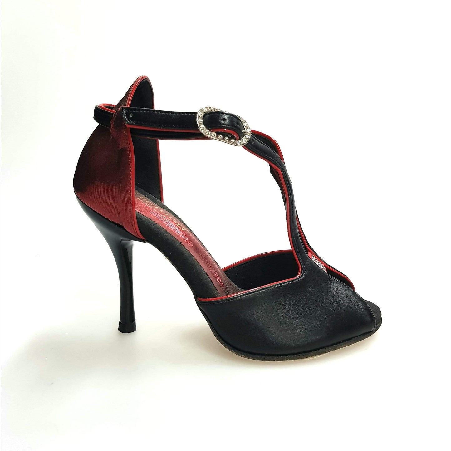Scarpa da donna Wishdance in pelle nera con tallone in lurex rosso, design elegante e dettagli raffinati.