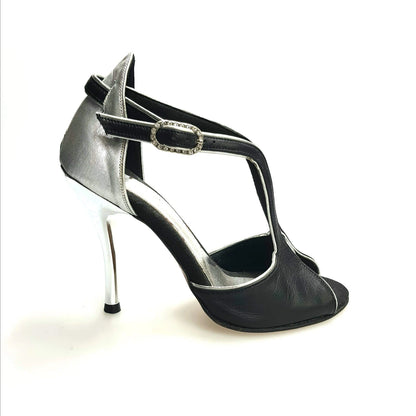 Scarpa da donna Wishdance ELIDE 401 in pelle nera e lurex argento, elegante e lucida, con design alla moda.