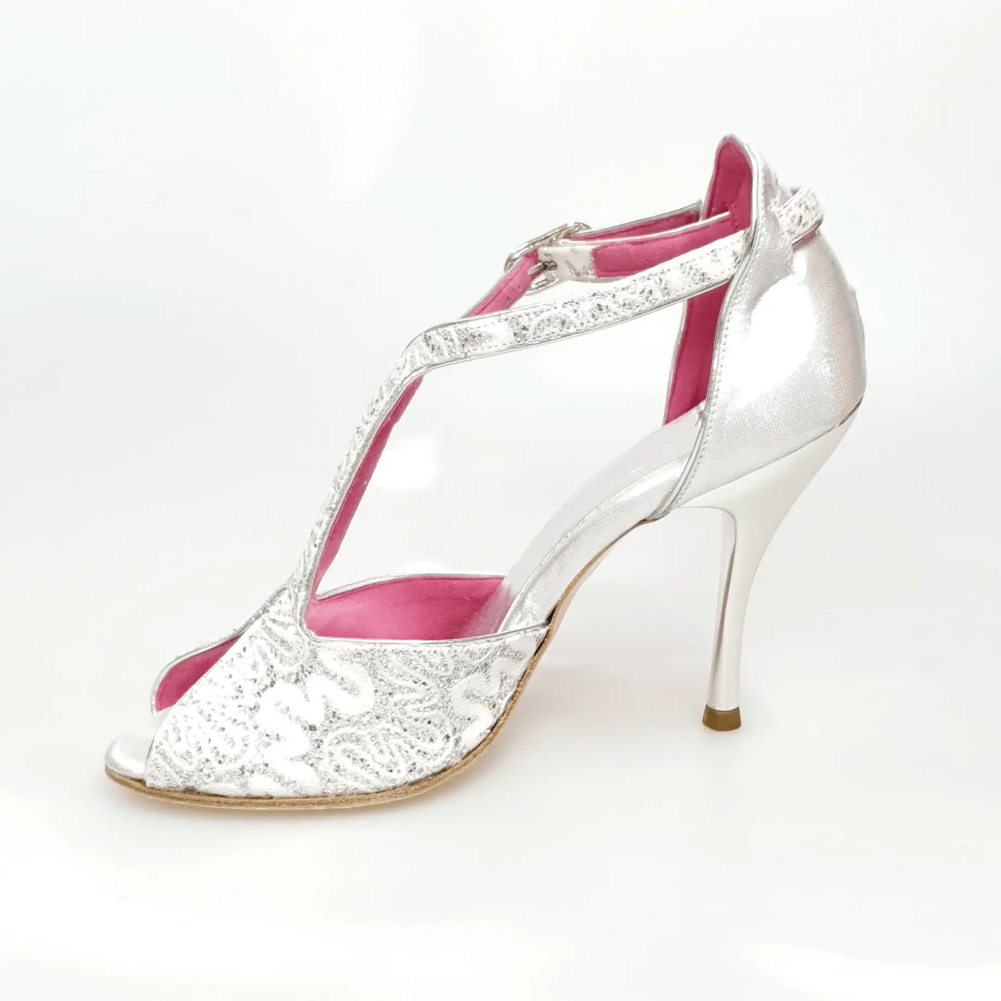 Scarpa da donna Wishdance Sophie (401) in pizzo bianco con glitter argento, tallone in lurex argento e tacco a spillo laminato.