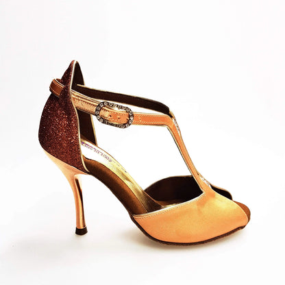 Scarpa da donna Wishdance ELIDE (401) in raso seta carne con dettagli glitter tan, elegante e raffinata.