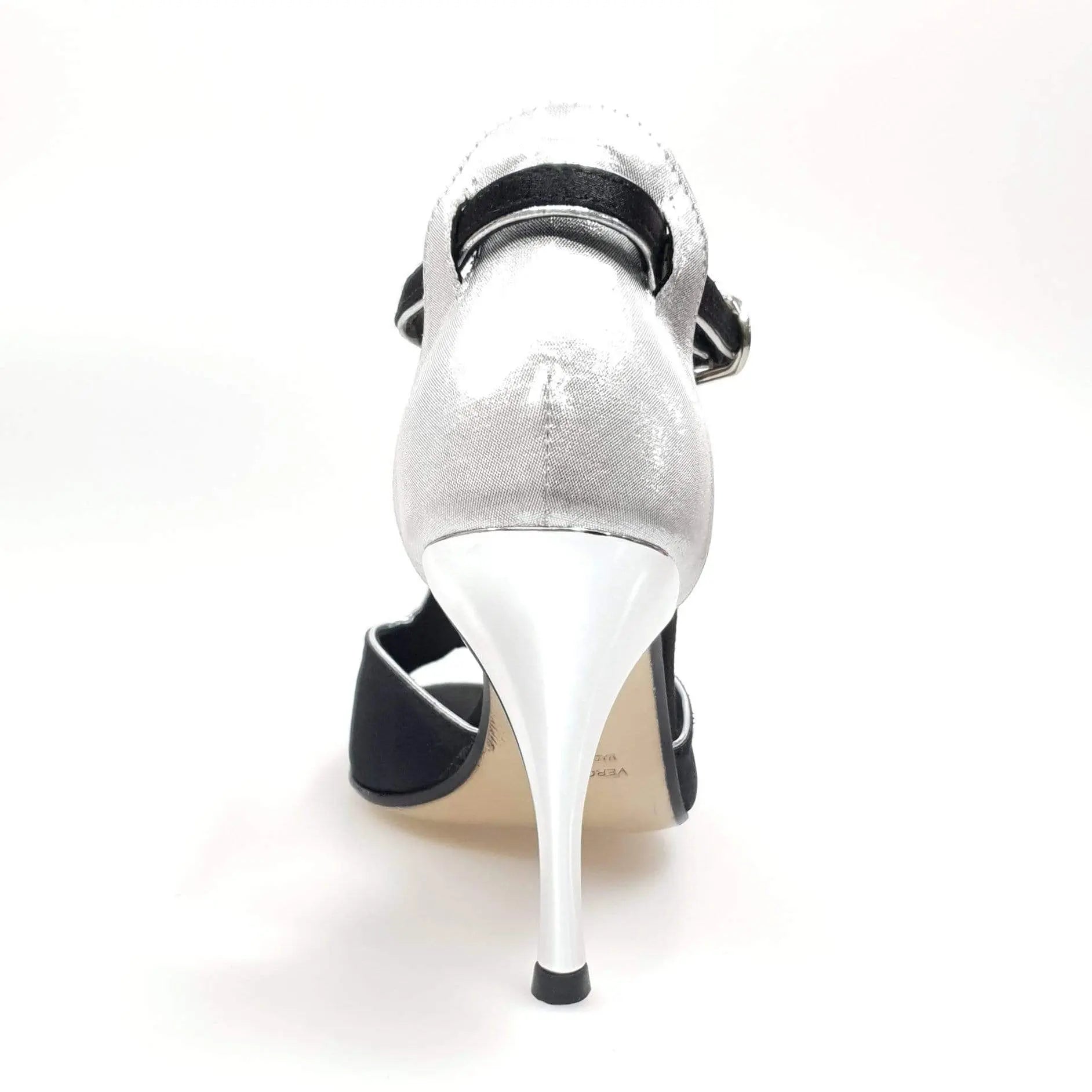 Scarpa da donna Wishdance ELIDE in raso nero con dettagli in lurex argento, elegante e raffinata.