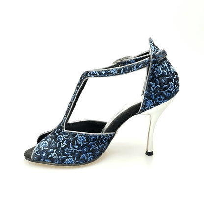Scarpa da donna Wishdance Fascino (401) in tessuto blu fiorato con tacco a spillo e dettagli laminati argentati.
