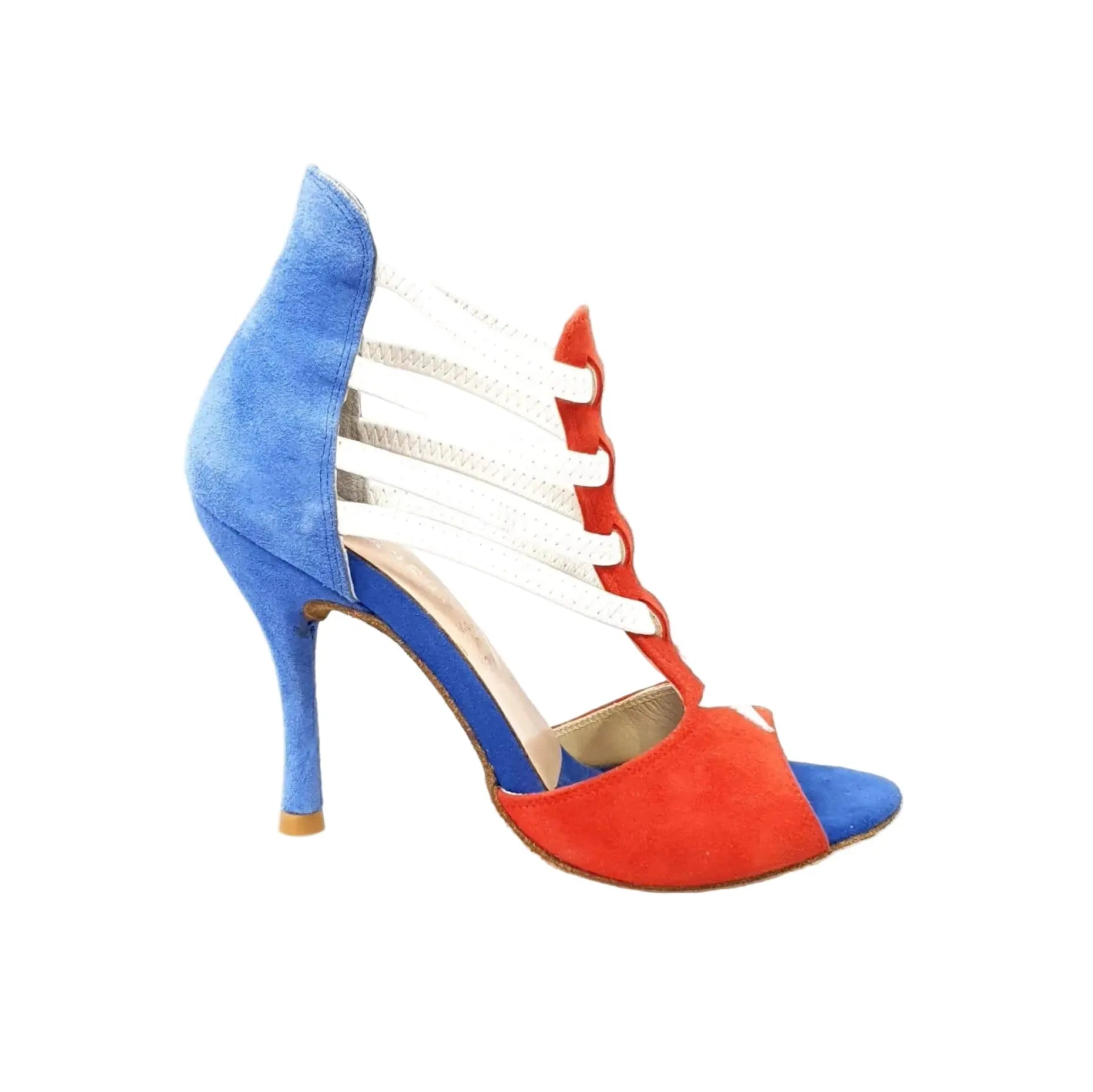 Sandalo da donna Wish Dance Lilith in camoscio rosso e blu, stile bandiera di Cuba, con cinturino e suola piatta.