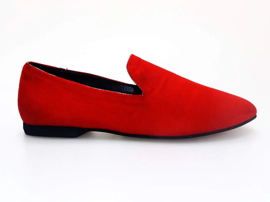 Scarpa mocassino da uomo Wishdance in camoscio rosso, elegante e confortevole, con dettagli classici e suola robusta.